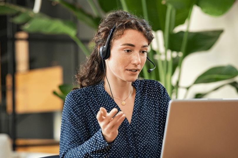 ICF coach participating in a virtual exam prep session to practice with a simulation of the actual exam and debrief the reasoning behind the answers